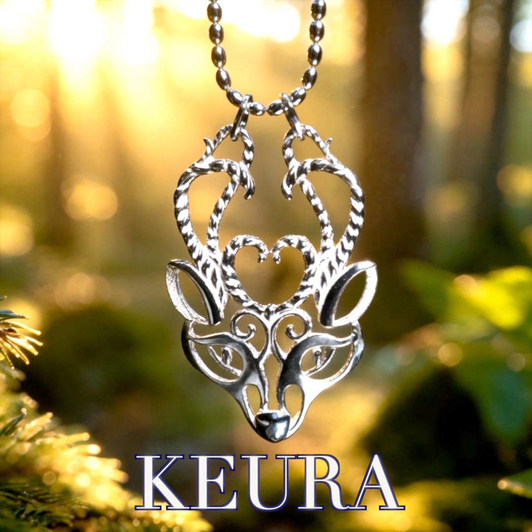 Keura-koru metsäisessä valossa